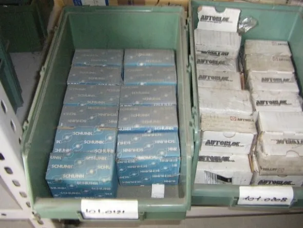 13#4997 Magazzino componenti e ricambi macchine utensili