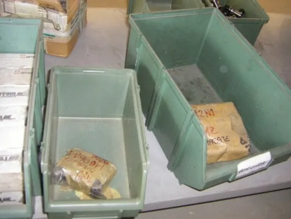 13#4997 Magazzino componenti e ricambi macchine utensili