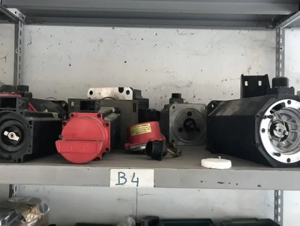 13#4997 Magazzino componenti e ricambi macchine utensili