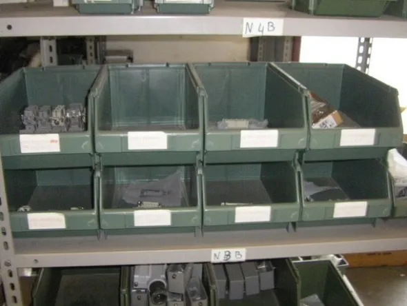 13#4997 Magazzino componenti e ricambi macchine utensili