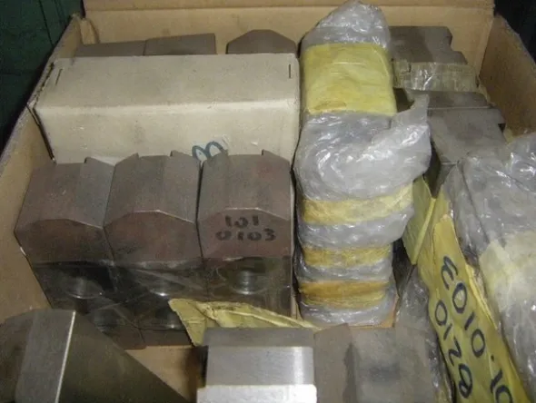 13#4997 Magazzino componenti e ricambi macchine utensili