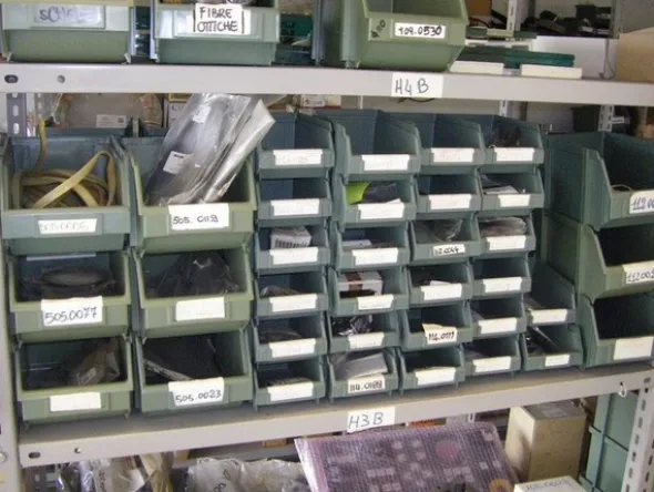 13#4997 Magazzino componenti e ricambi macchine utensili
