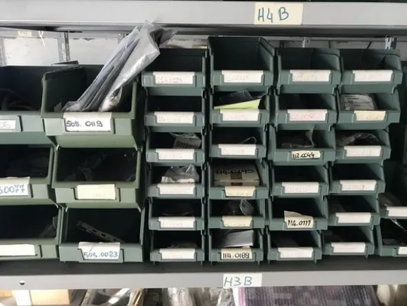 13#4997 Magazzino componenti e ricambi macchine utensili