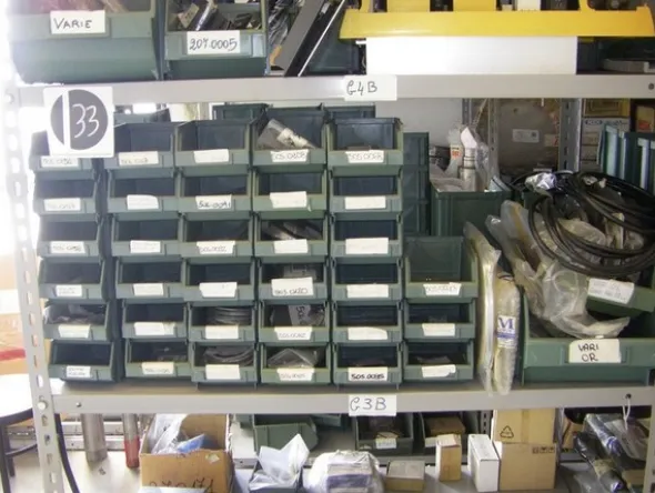 13#4997 Magazzino componenti e ricambi macchine utensili