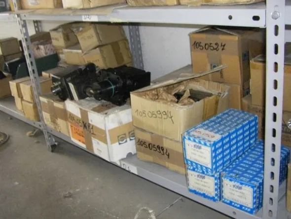 13#4997 Magazzino componenti e ricambi macchine utensili
