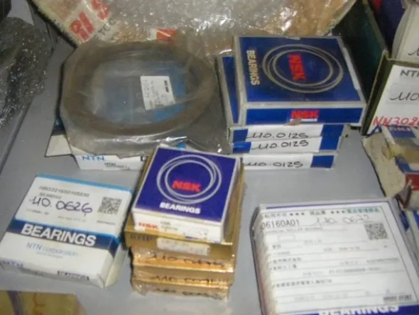 13#4997 Magazzino componenti e ricambi macchine utensili
