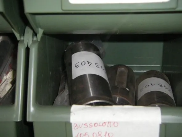 13#4997 Magazzino componenti e ricambi macchine utensili