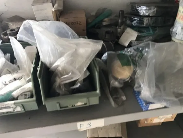 13#4997 Magazzino componenti e ricambi macchine utensili