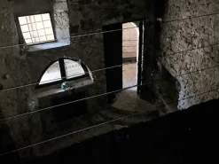 #2784 Magazzino con grotta in centro storico