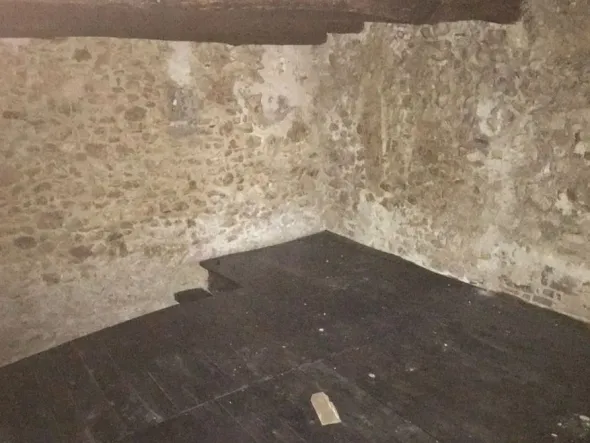 #2784 Magazzino con grotta in centro storico