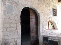 #2784 Magazzino con grotta in centro storico
