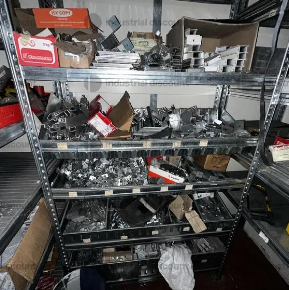 19#9312 Magazzino contenente minuteria, utensili e strumenti di misura comprensivo di scaffalatura metallica