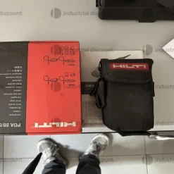 19#9312 Magazzino contenente minuteria, utensili e strumenti di misura comprensivo di scaffalatura metallica
