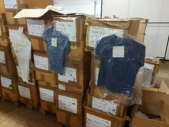 2#6986 Magazzino di abbigliamento