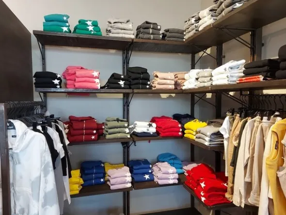 2#6986 Magazzino di abbigliamento