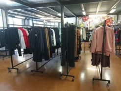 2#6986 Magazzino di abbigliamento