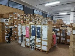 2#6986 Magazzino di abbigliamento