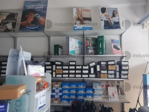 2#8868 Magazzino di articoli medico sanitari