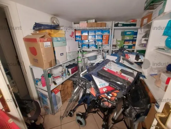 2#8868 Magazzino di articoli medico sanitari