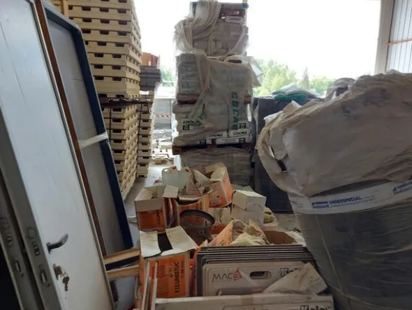 1#7804 Magazzino di materiale edile