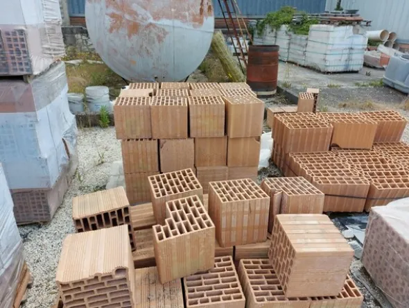 1#7804 Magazzino di materiale edile
