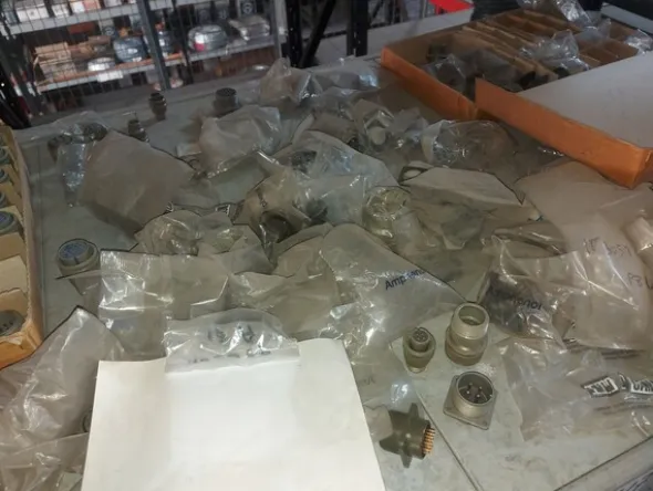 2#7887 Magazzino di materiale elettrico