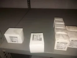 2#7887 Magazzino di materiale elettrico