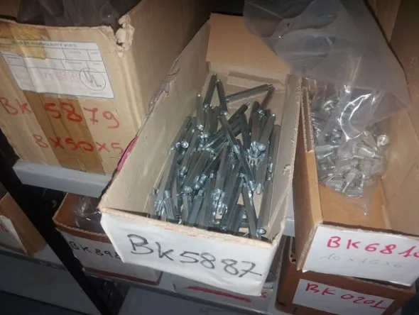 2#7887 Magazzino di materiale elettrico