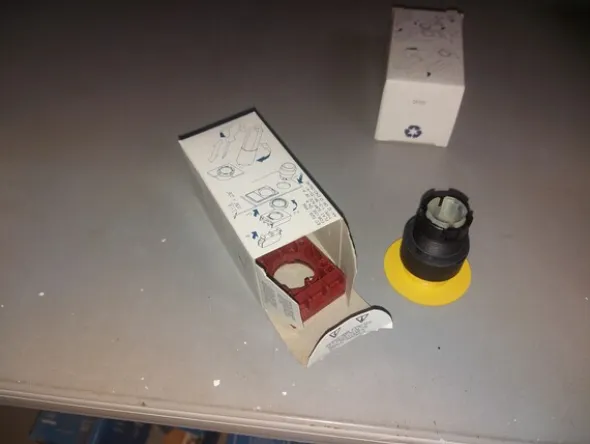 2#7887 Magazzino di materiale elettrico