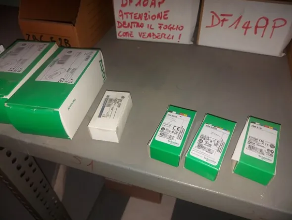2#7887 Magazzino di materiale elettrico