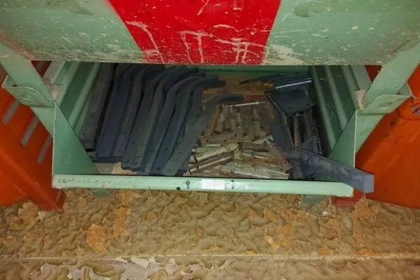1#5619 Magazzino di materie prime e semilavorati