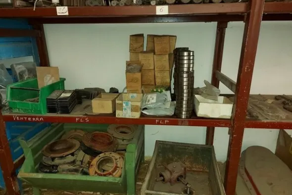 1#5619 Magazzino di materie prime e semilavorati