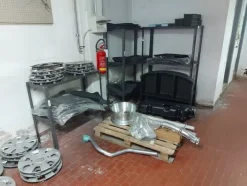 1#6295 Magazzino di ricambi auto