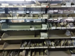 1#6295 Magazzino di ricambi auto