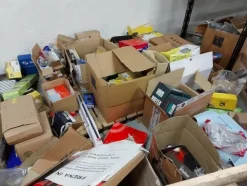 2#5256 Magazzino di ricambi e accessori per autorimessa