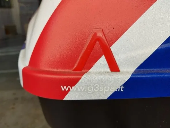 2#5256 Magazzino di ricambi e accessori per autorimessa
