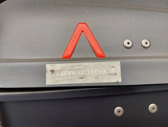 2#5256 Magazzino di ricambi e accessori per autorimessa