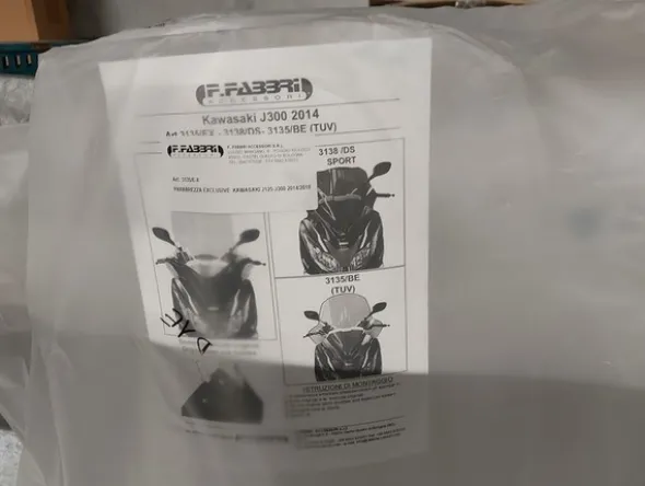 2#5256 Magazzino di ricambi e accessori per autorimessa