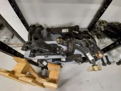 2#5256 Magazzino di ricambi e accessori per autorimessa