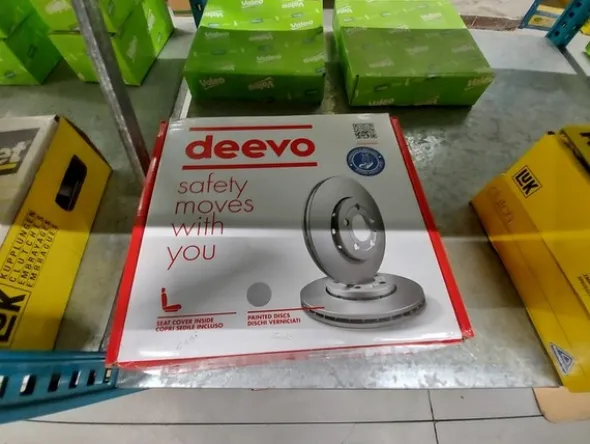 2#5256 Magazzino di ricambi e accessori per autorimessa