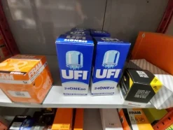 2#5256 Magazzino di ricambi e accessori per autorimessa