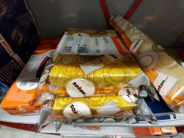 2#5256 Magazzino di ricambi e accessori per autorimessa