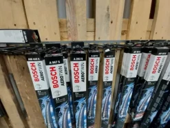 2#5256 Magazzino di ricambi e accessori per autorimessa