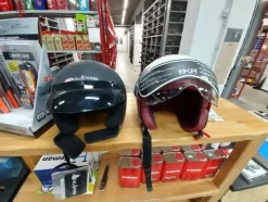 2#5256 Magazzino di ricambi e accessori per autorimessa