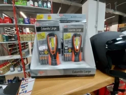 2#5256 Magazzino di ricambi e accessori per autorimessa