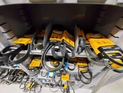 2#5256 Magazzino di ricambi e accessori per autorimessa