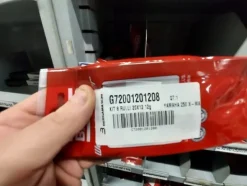 2#5256 Magazzino di ricambi e accessori per autorimessa