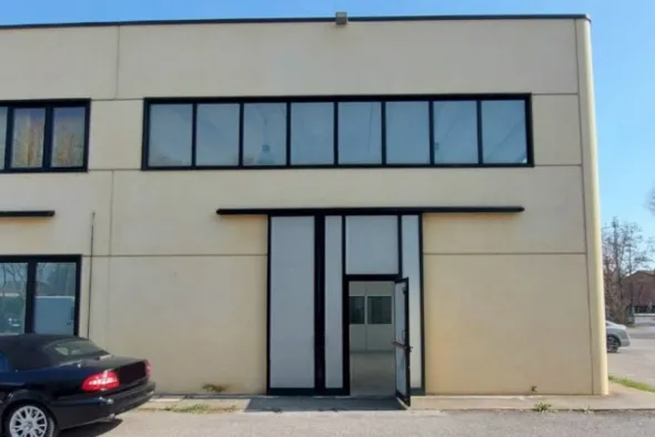 #15886 Magazzino duplex e posto auto scoperto