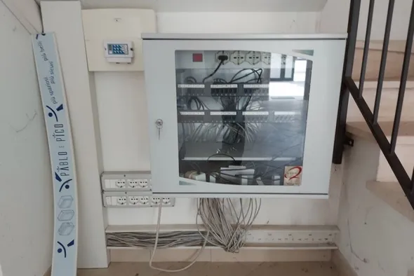#15886 Magazzino duplex e posto auto scoperto