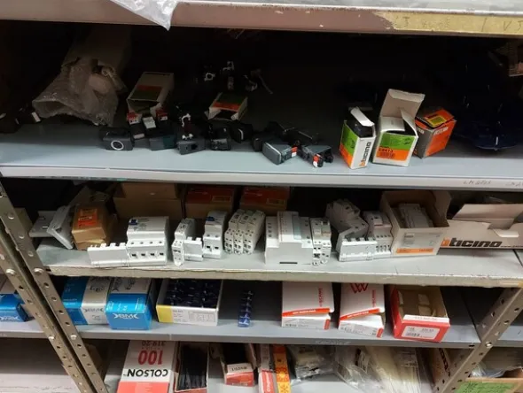 3#8080 Magazzino e materiale per impianti elettrici